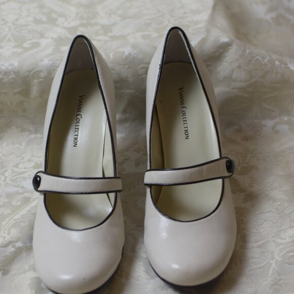 White Vianni Collection Mary-Janes - size 6.5 - Picture 6 of 9